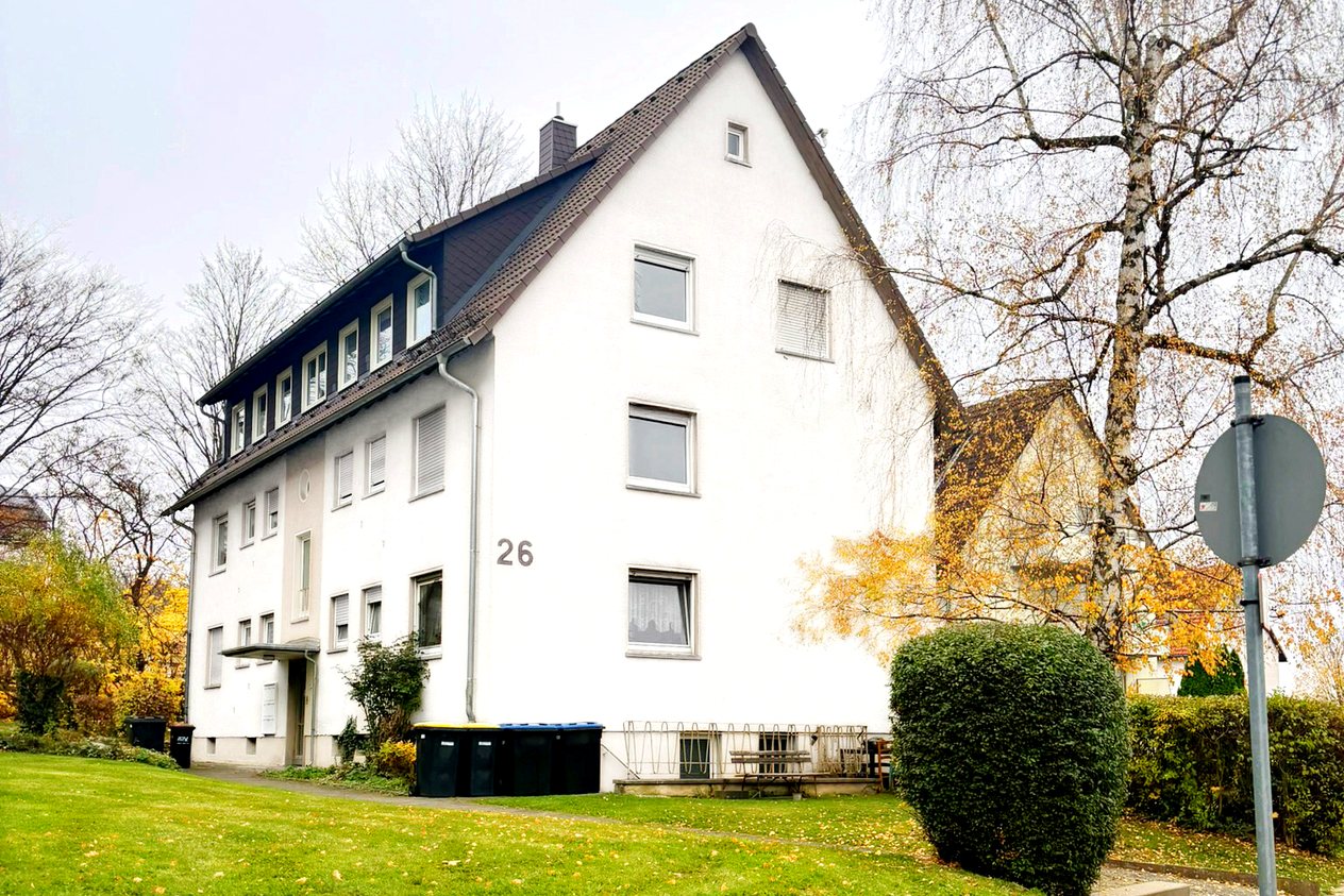 Mehrfamilienhaus in Alsfeld mit Vorgarten und Balkonen