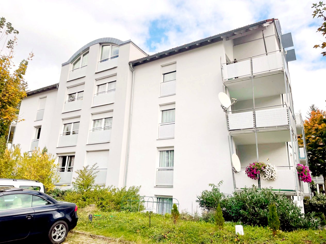 Mehrfamilienhaus in Freudenstadt mit Rundbogenfenster im Dachgeschoss
